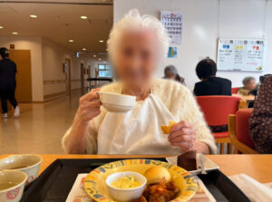 昼ごはんのクリスマスのスペシャルメニューににっこり